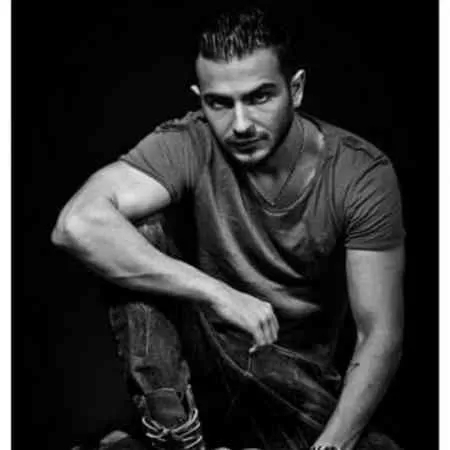 سامی بیگی جز عشقت این دلم به هیچی دل نداد اونقدر عاشقتم که هیچکی به چشمام نیاد 